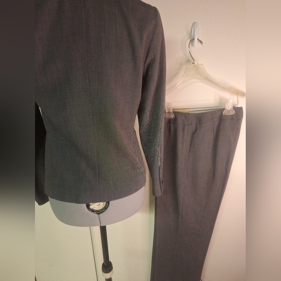 Raffaella Petites Dark Grey Two Piece Suit Size 6 p - Picture 5 of 7